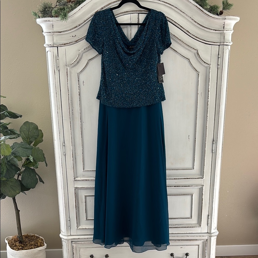 J KARA Formal/Wedding Beaded Overlay Cowl Neck Maxi Long Gown/Dress Sz 12